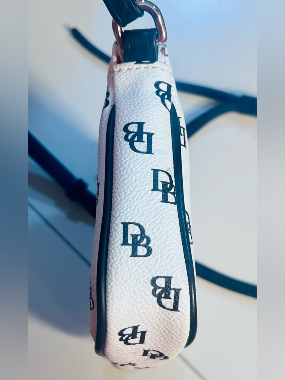 FINAL PRICE!!Dooney & Bourke White and Navy Signature Crossbody Bag - Picture 8 of 13